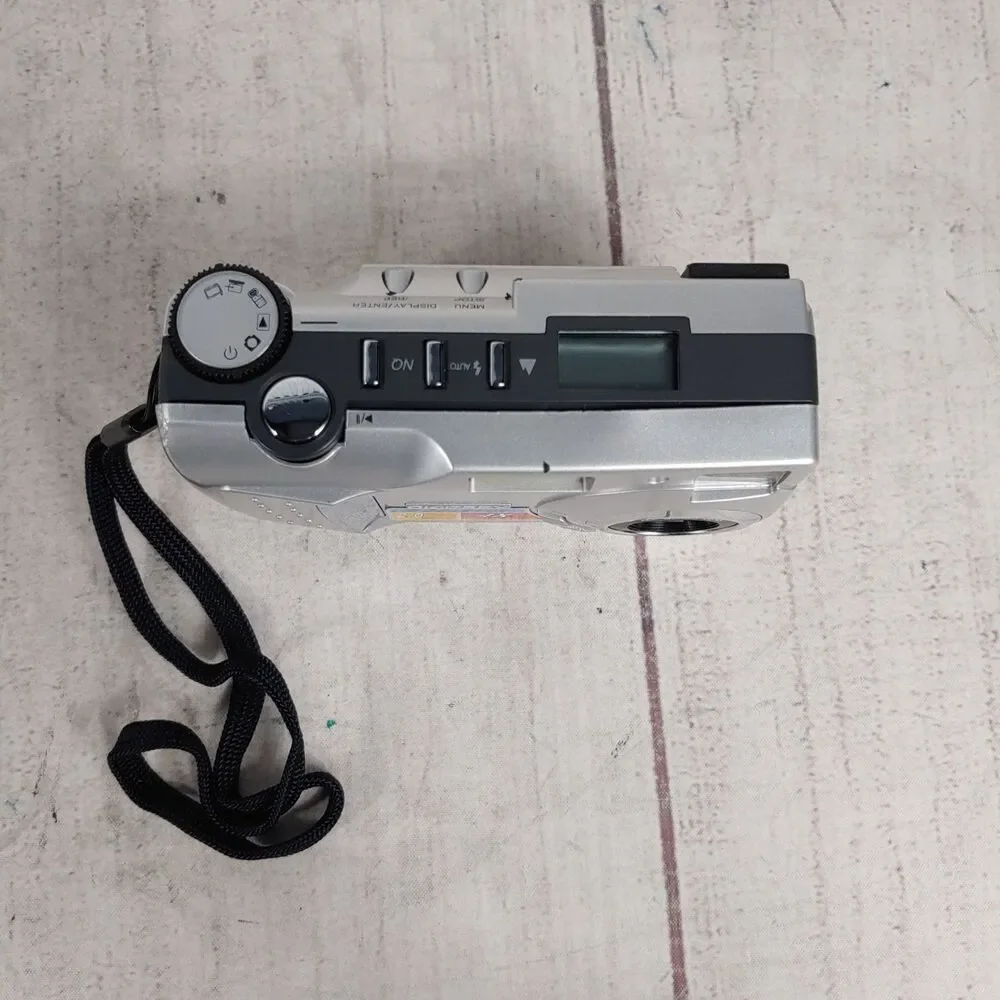 DIGITREX Model DSC-2100 - 2.1 MP Digital Camera w/ Box + Case - TESTED WORKING